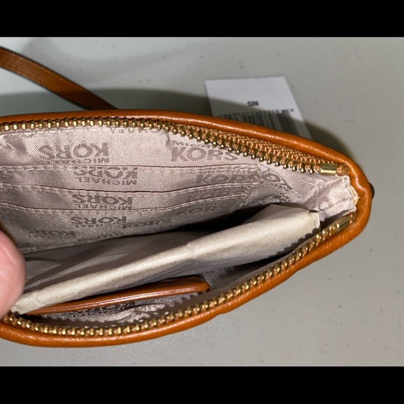 MICHAEL KORS SMALL BEIGE VANILLA JET SET WRISTLET POUCH NEW WITH TAGS - Picture 7 of 9